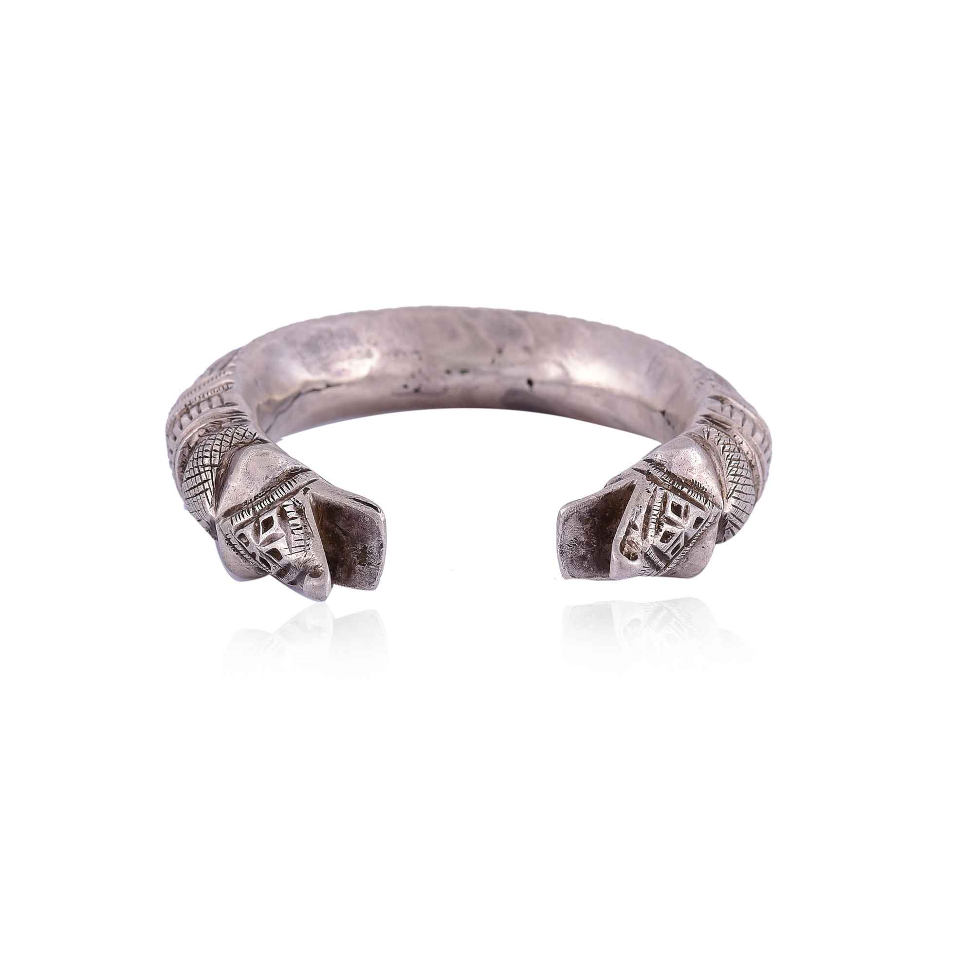 Old antique vintage animal face bangle, boho jewellery :SKU6105