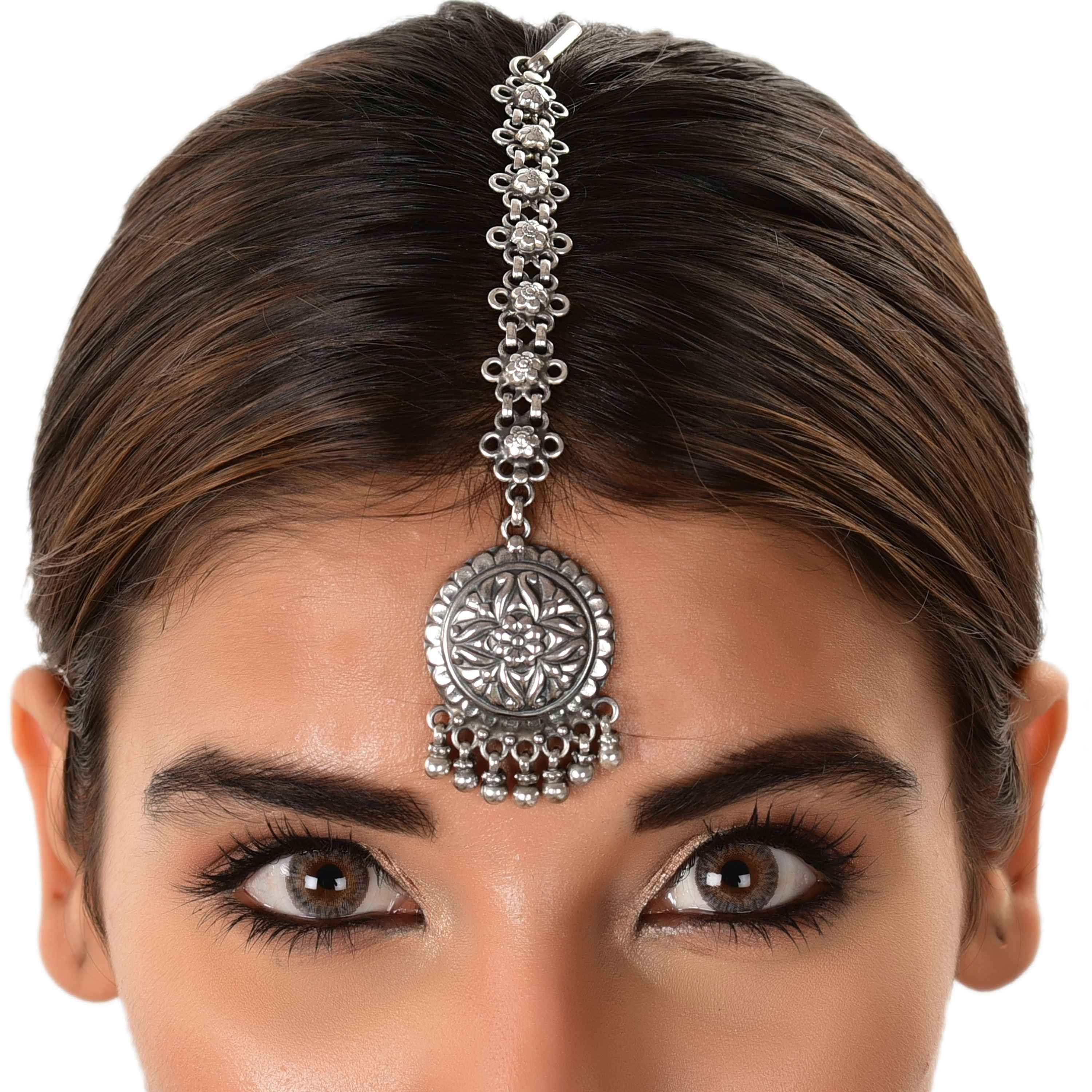 Silver oxidised mang-tikka