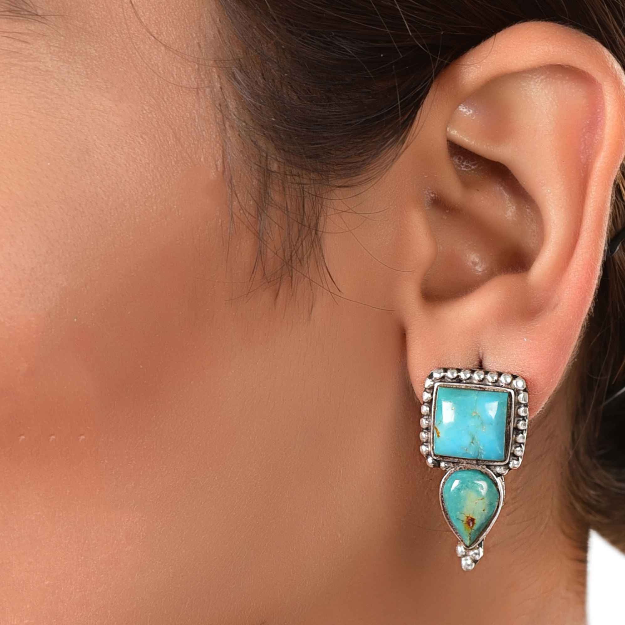 Elegant turquoise stud