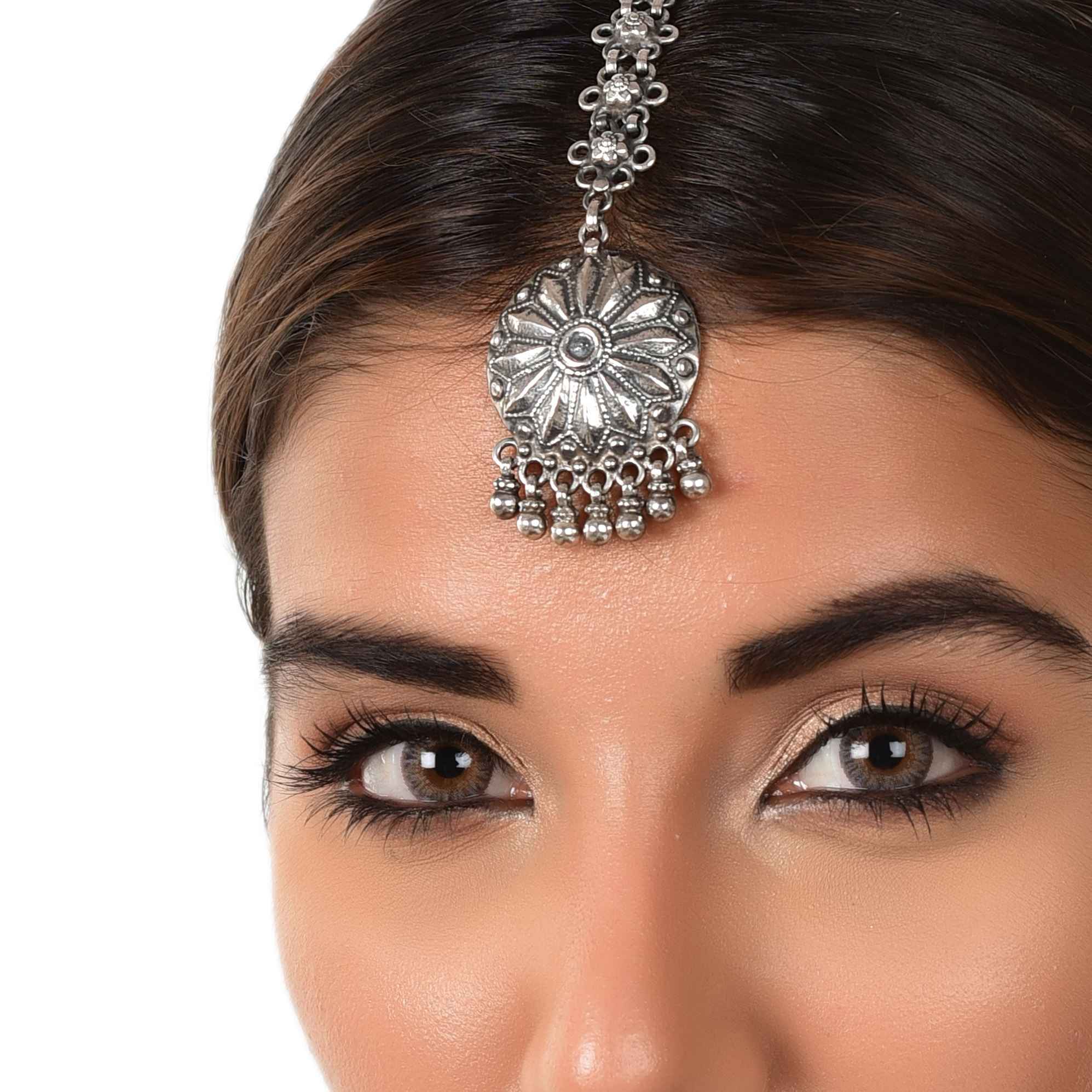 Silver oxidized maang-tikka